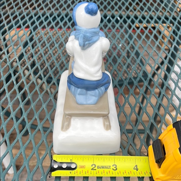 Paul Sebastian Porcelain Sledding Figurine in Blue and White 1992 - Picture 11 of 12